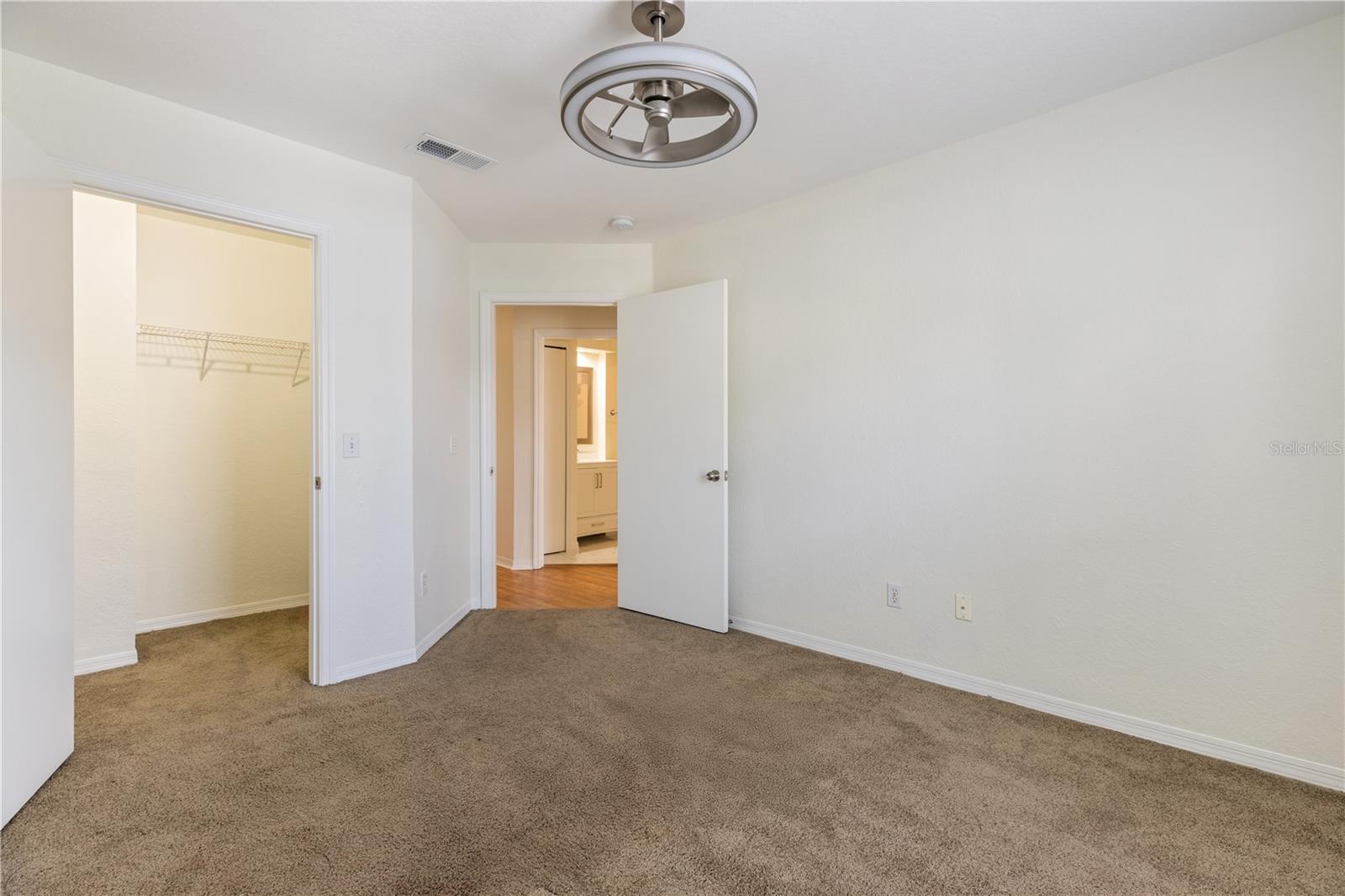 Image 19 of 25 For 4004 Bangalow Palm Court