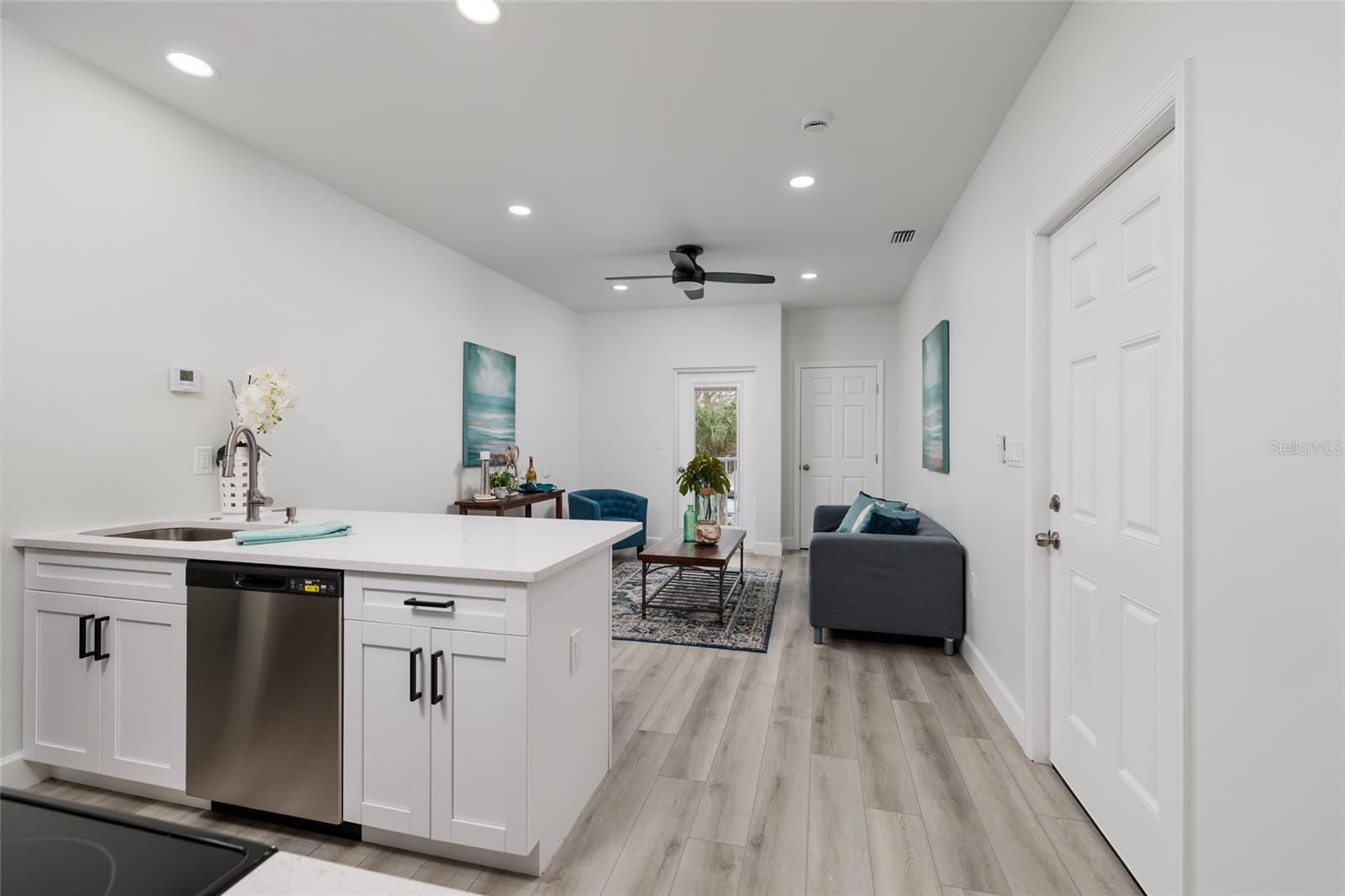 Listing photo id 11 for 13117 4th Street E