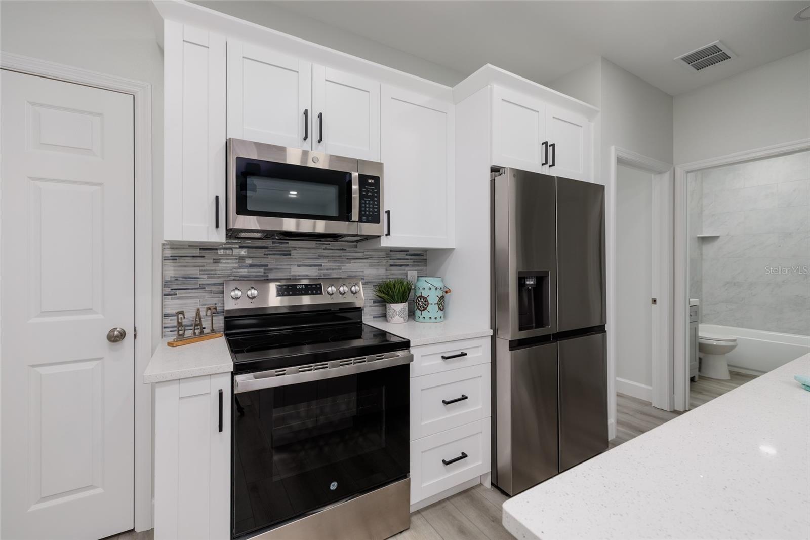 Listing photo id 12 for 13117 4th Street E
