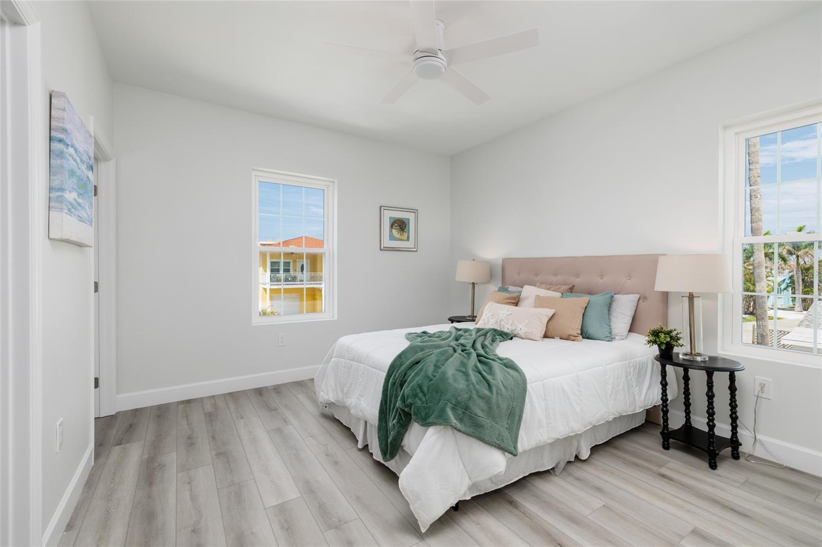 Listing photo id 13 for 13117 4th Street E