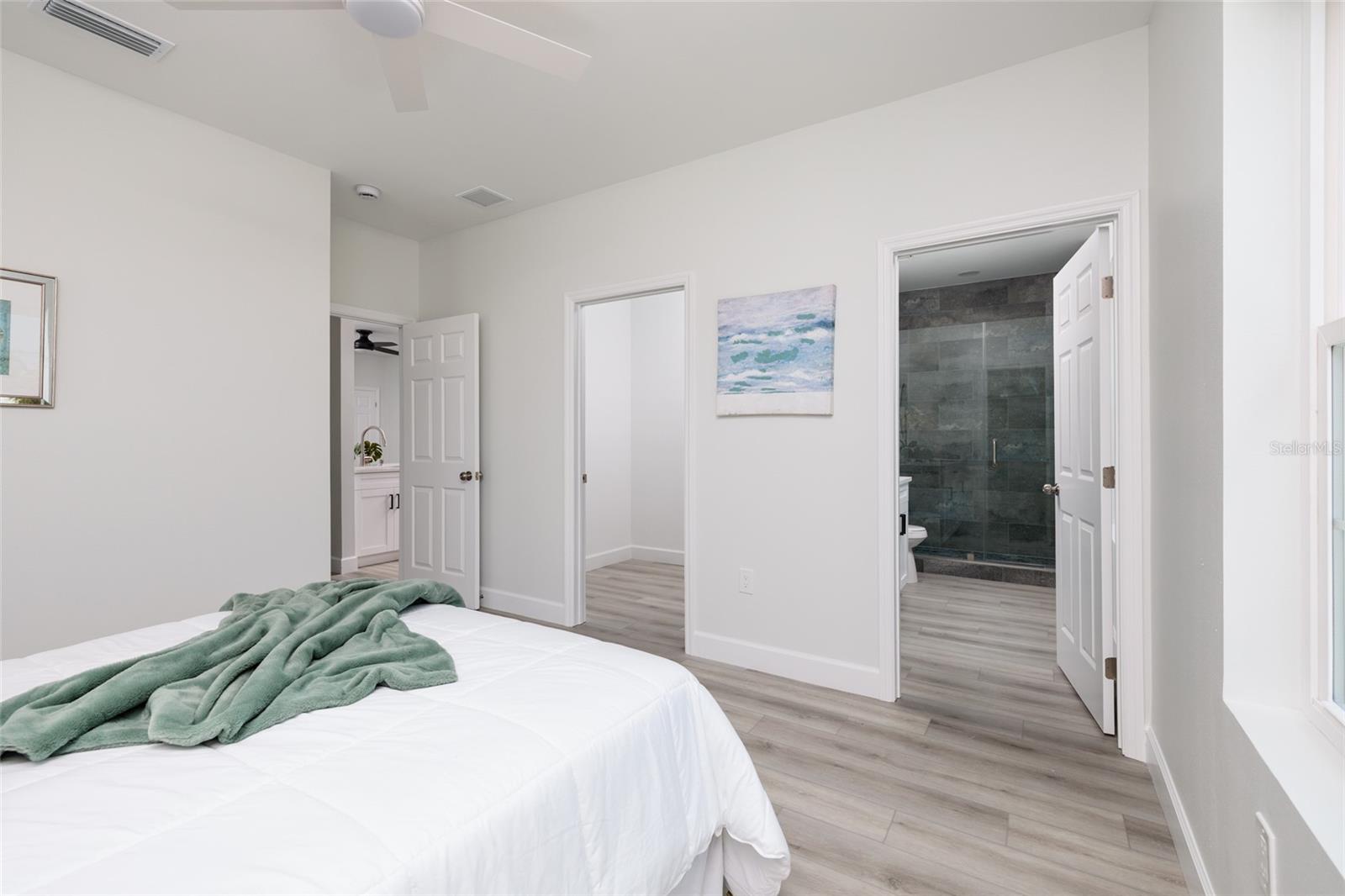 Listing photo id 14 for 13117 4th Street E