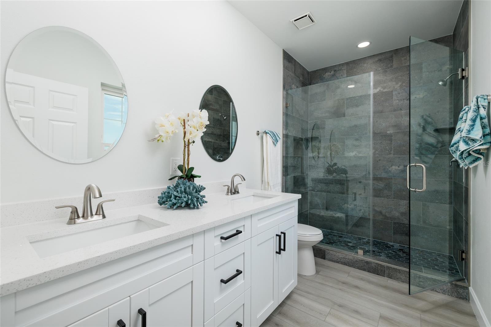 Listing photo id 15 for 13117 4th Street E
