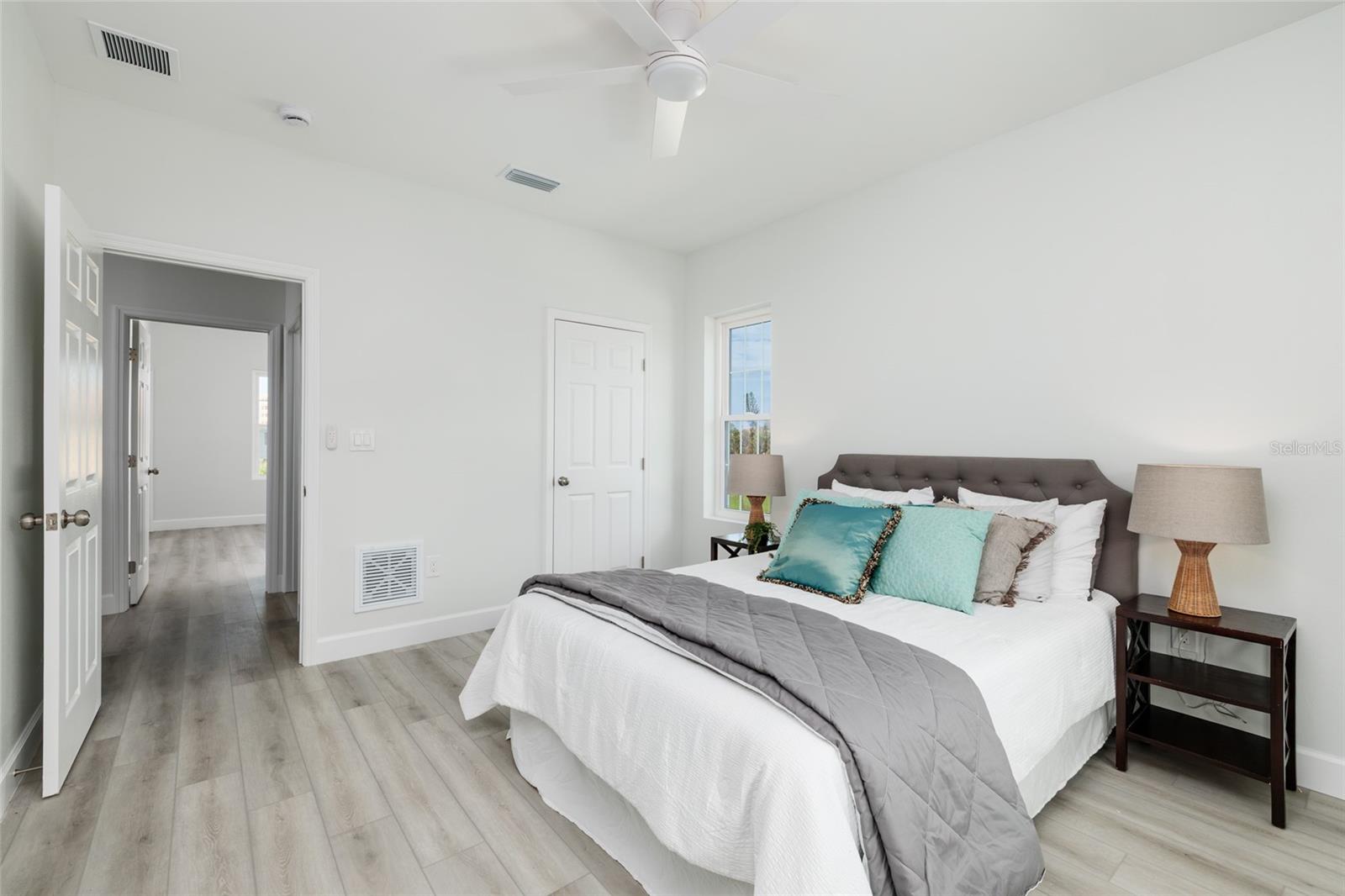 Listing photo id 16 for 13117 4th Street E