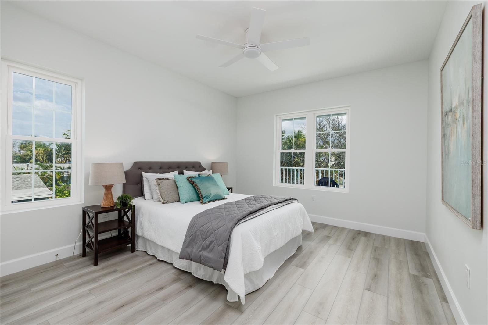 Listing photo id 17 for 13117 4th Street E