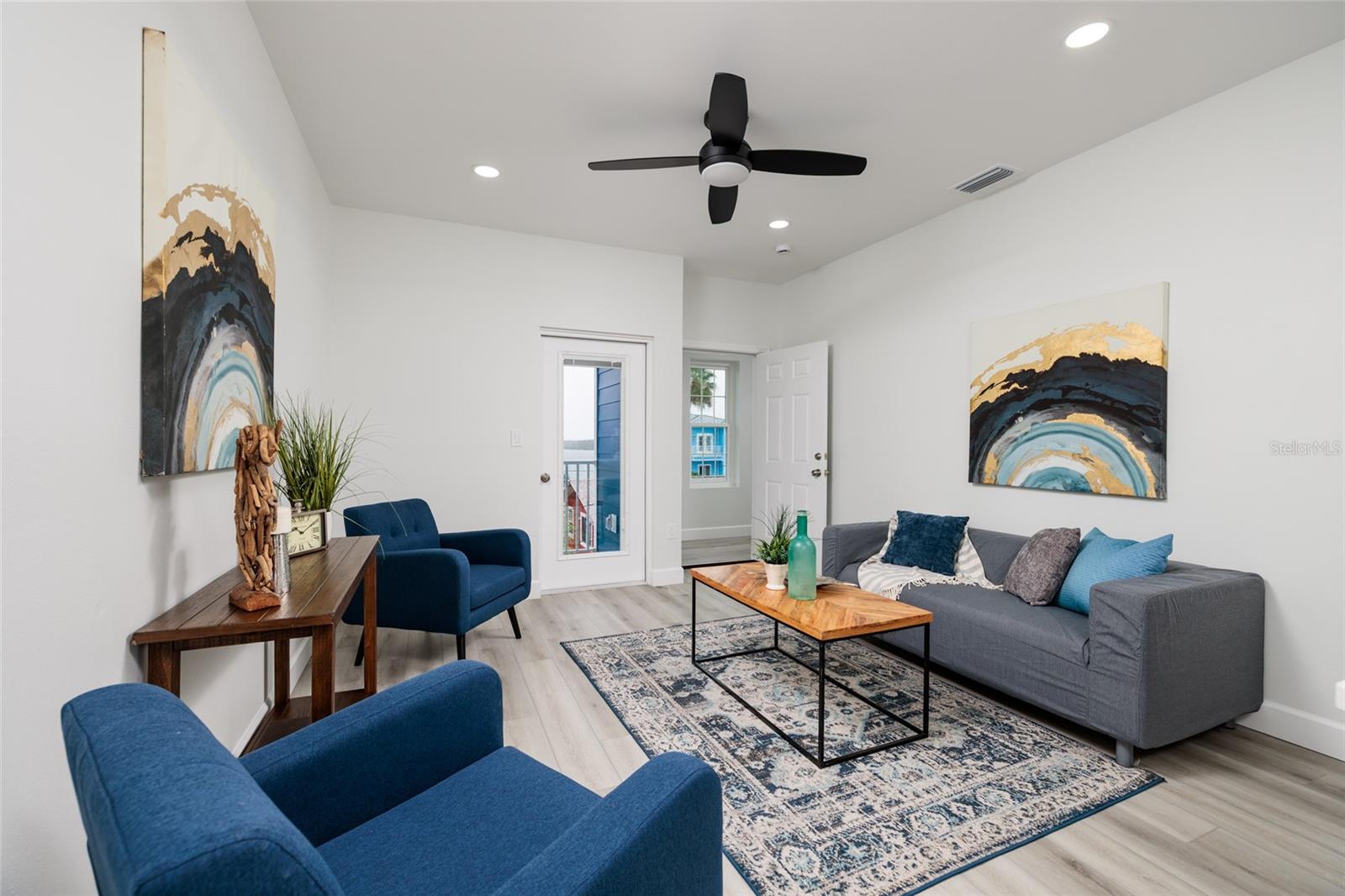 Listing photo id 19 for 13117 4th Street E