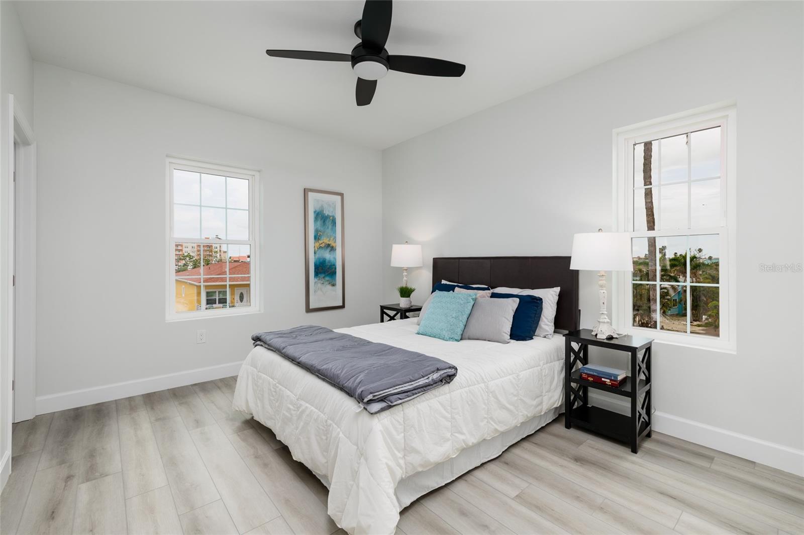 Listing photo id 20 for 13117 4th Street E