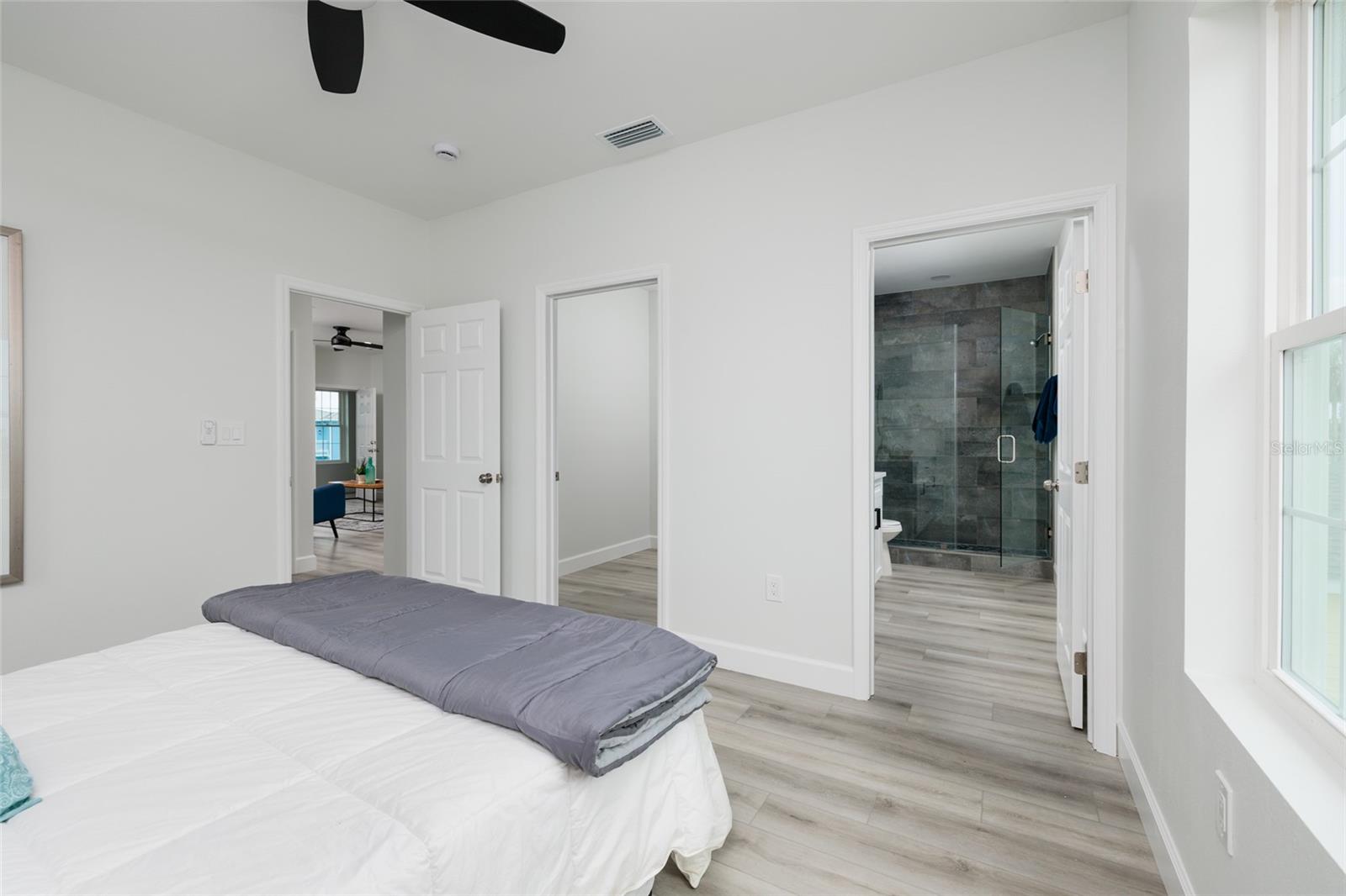 Listing photo id 21 for 13117 4th Street E