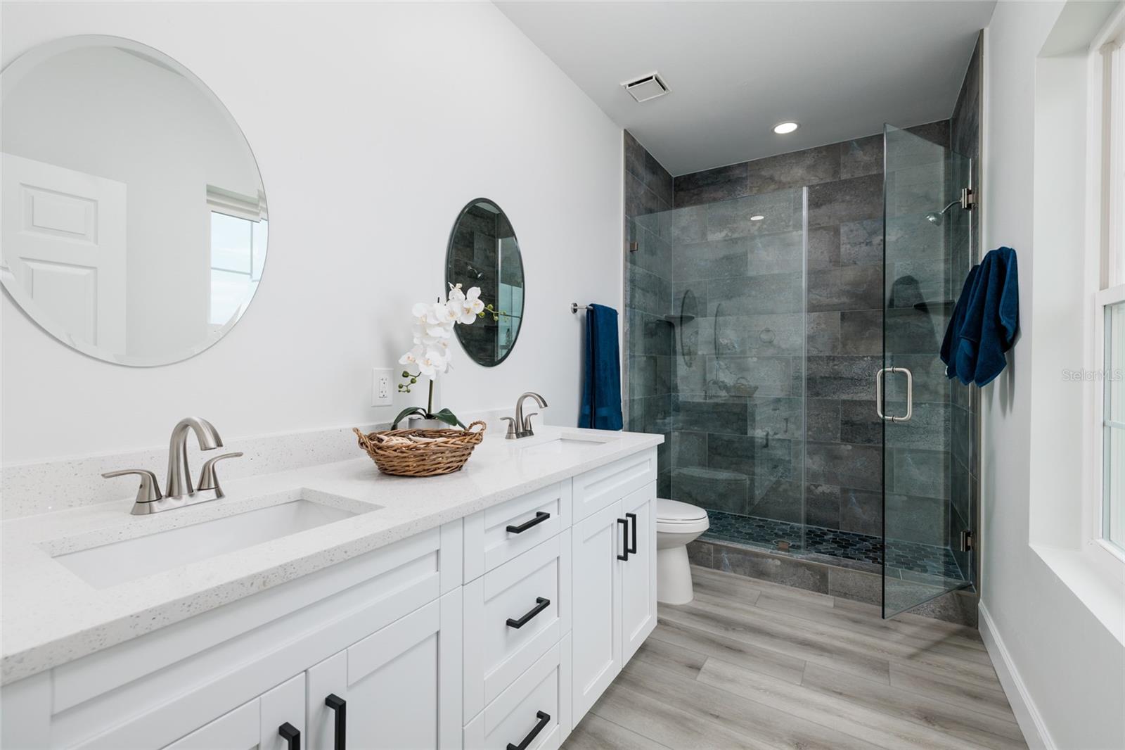 Listing photo id 22 for 13117 4th Street E