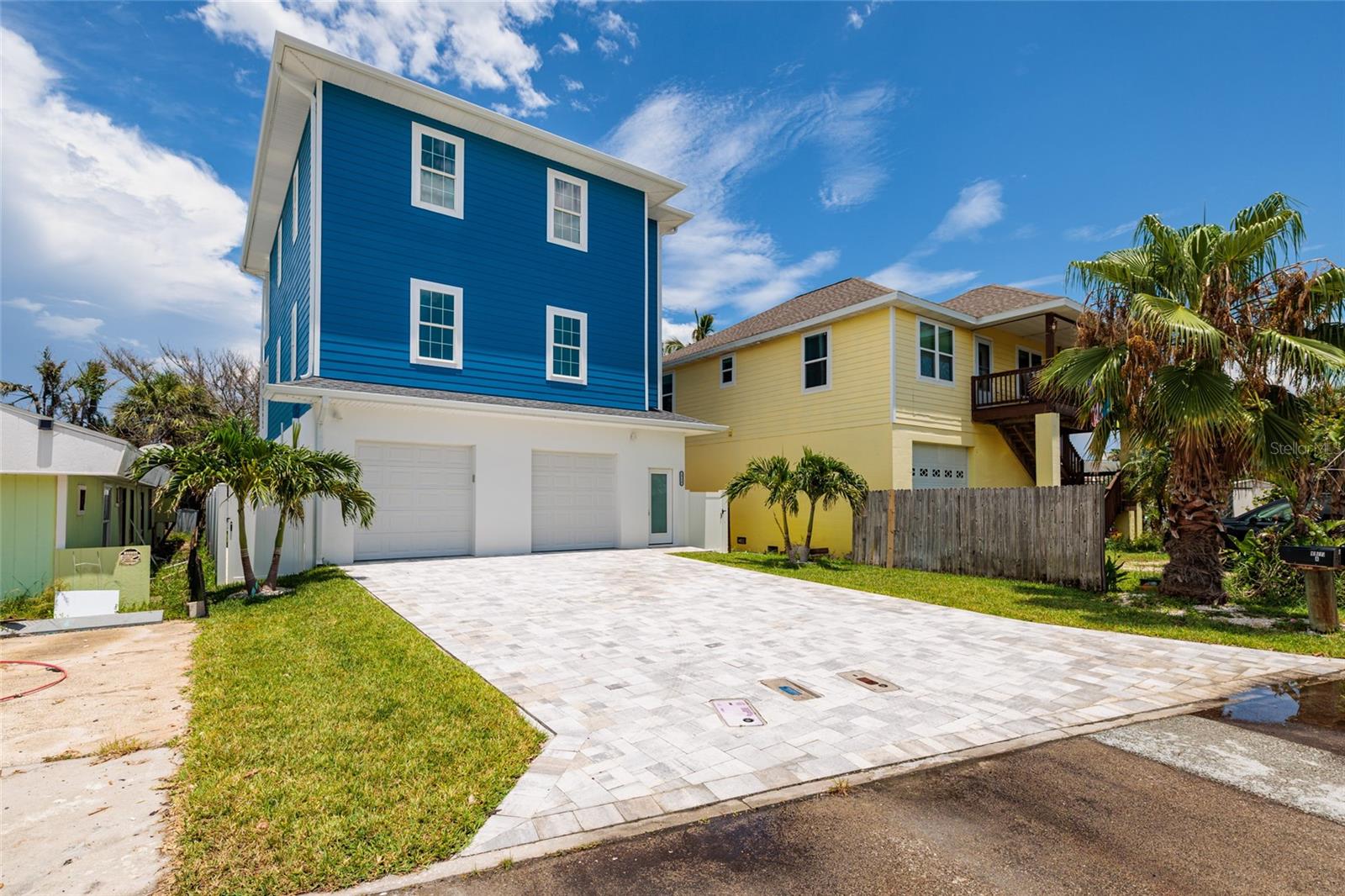 Listing photo id 1 for 13117 4th Street E