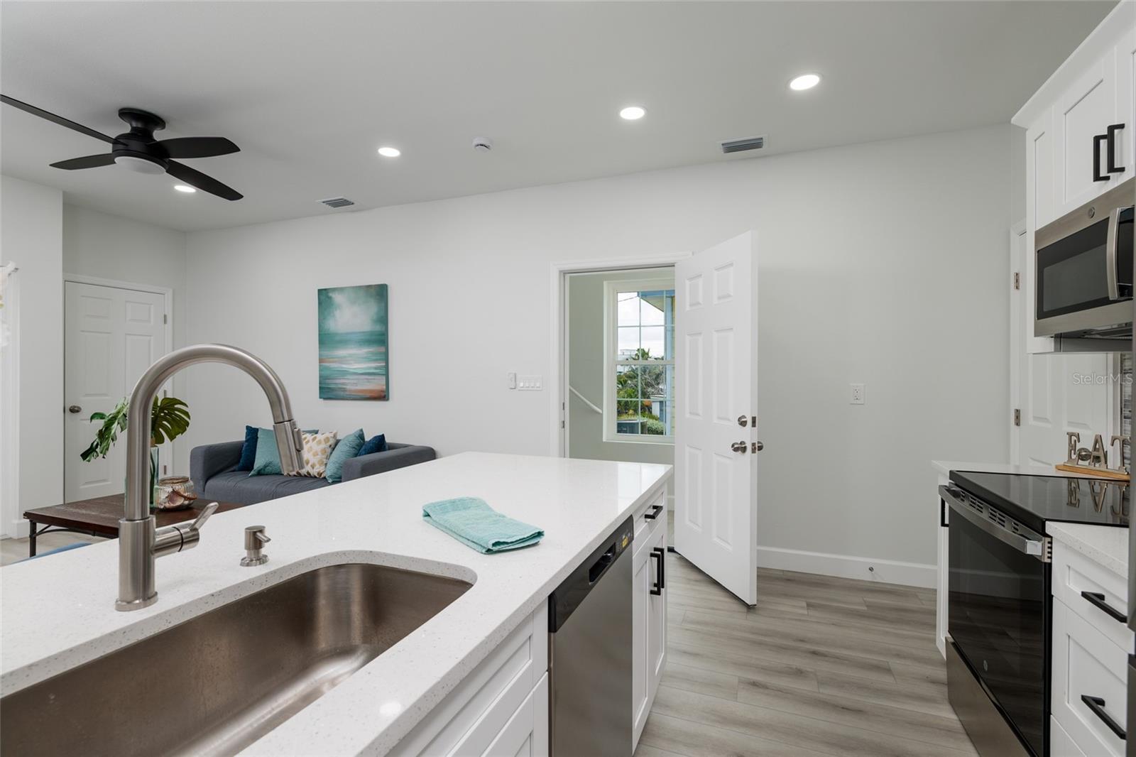 Listing photo id 6 for 13117 4th Street E
