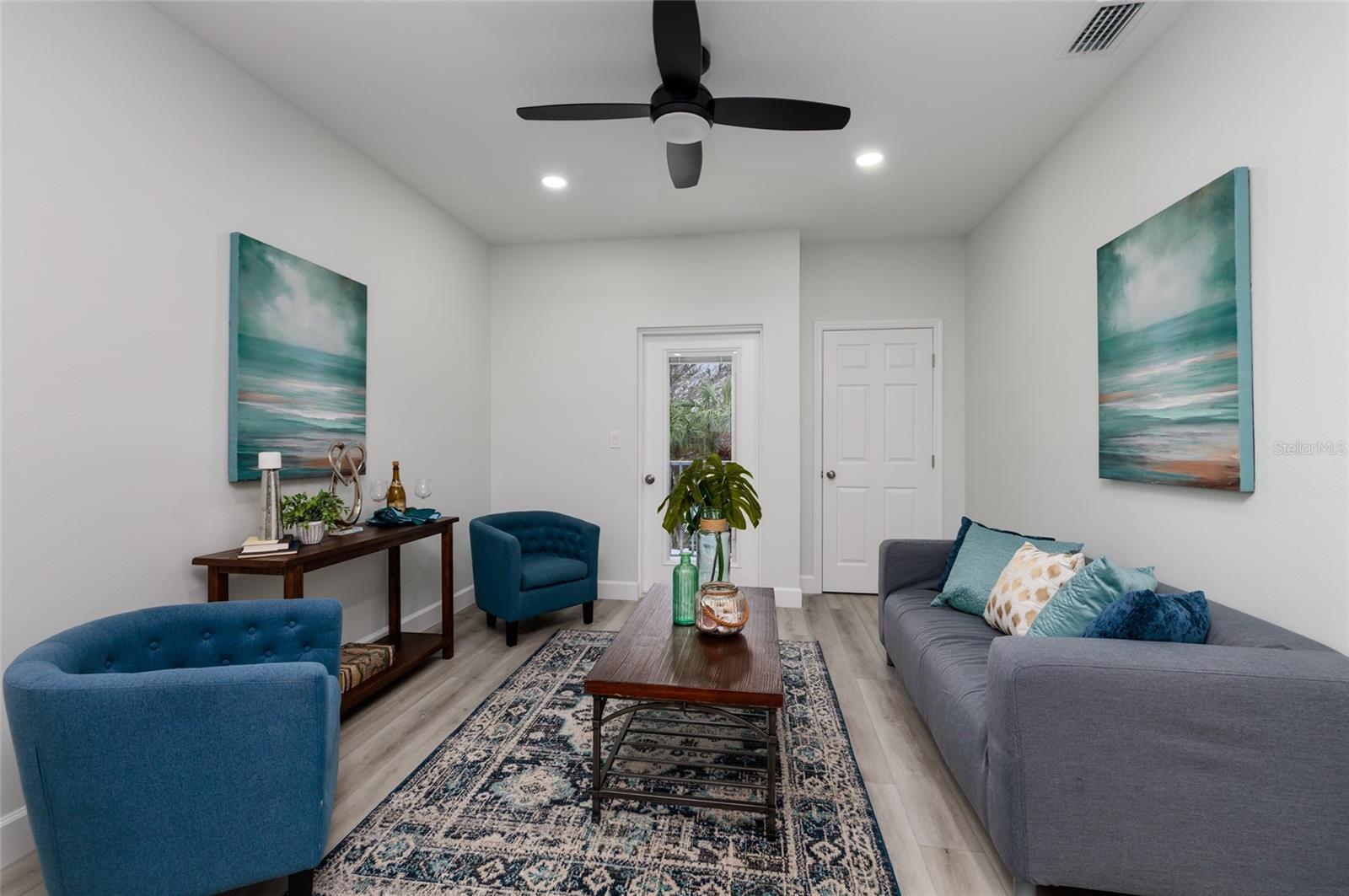 Listing photo id 7 for 13117 4th Street E