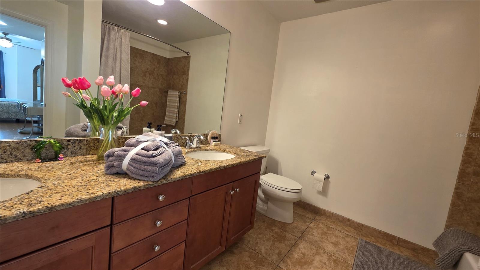 Listing photo id 10 for 628 Cleveland Street 905