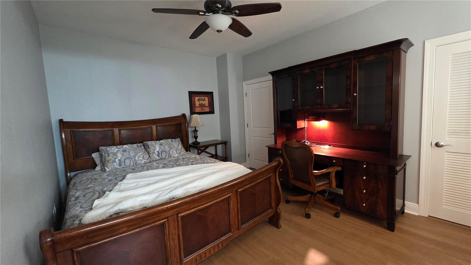 Listing photo id 12 for 628 Cleveland Street 905