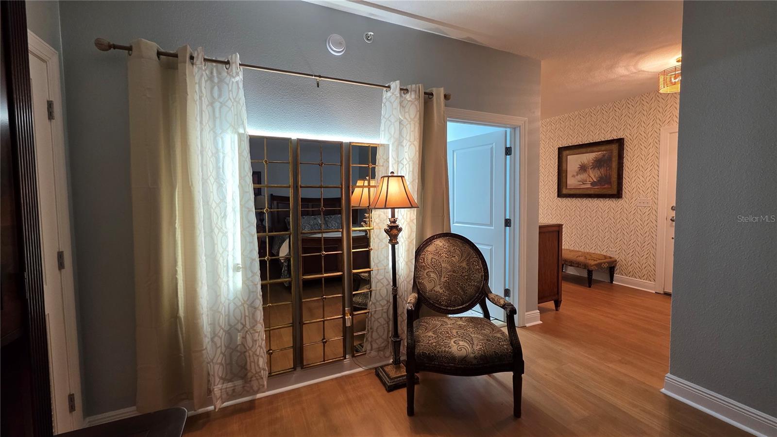 Listing photo id 13 for 628 Cleveland Street 905