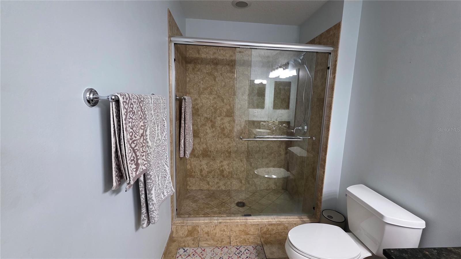 Listing photo id 17 for 628 Cleveland Street 905