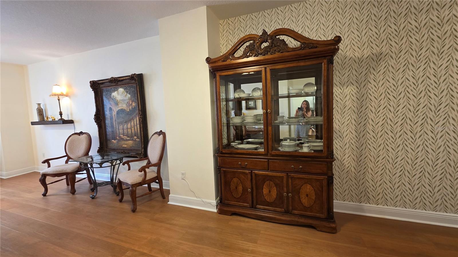Listing photo id 5 for 628 Cleveland Street 905