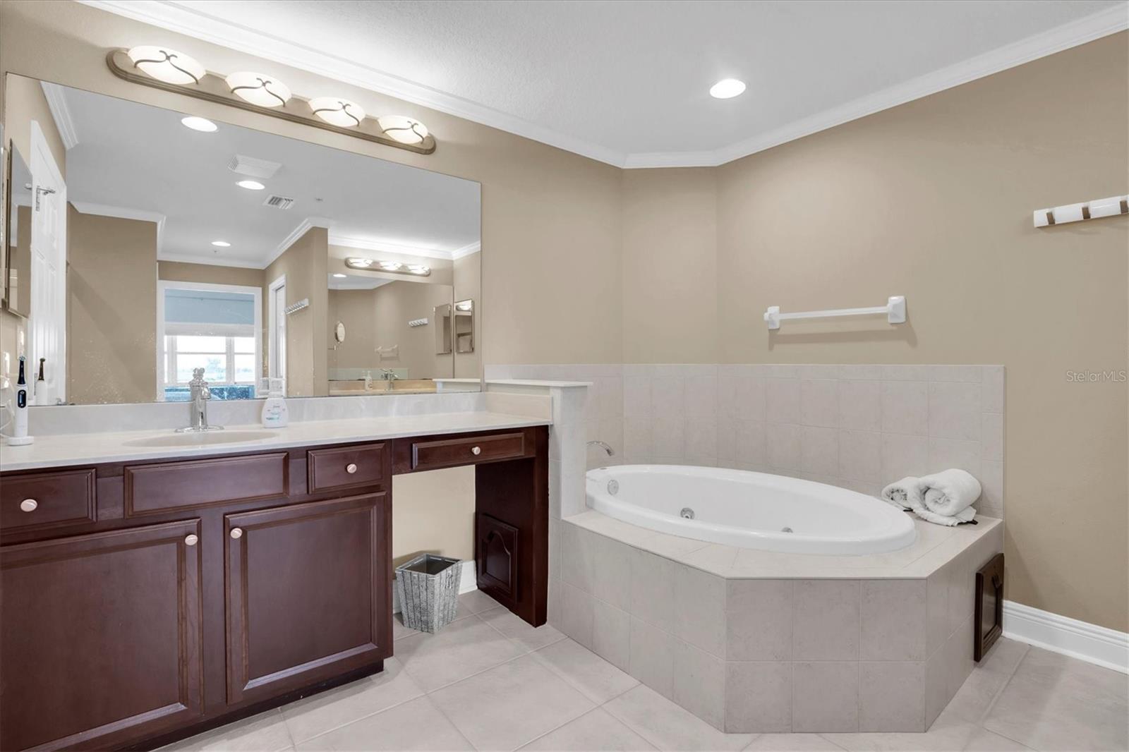 Image 20 of 46 For 7069 Key Haven Road 504
