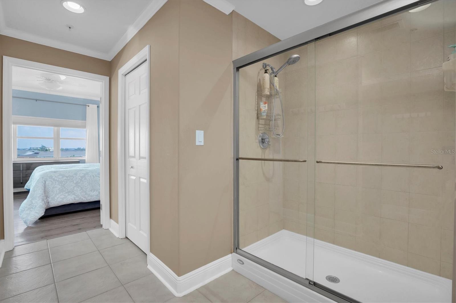 Image 21 of 46 For 7069 Key Haven Road 504