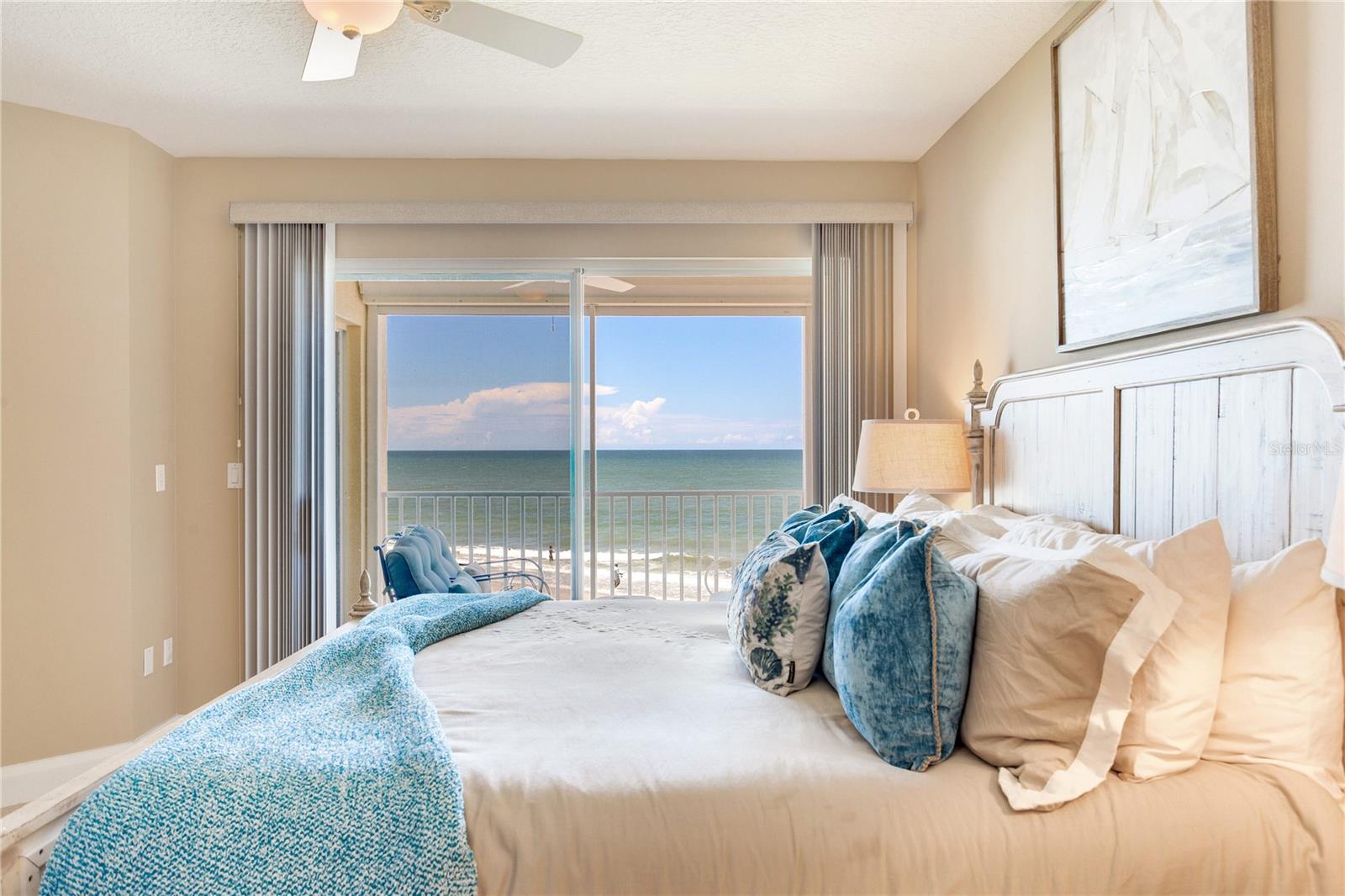 Image 32 of 81 For 16700 Gulf Boulevard 326