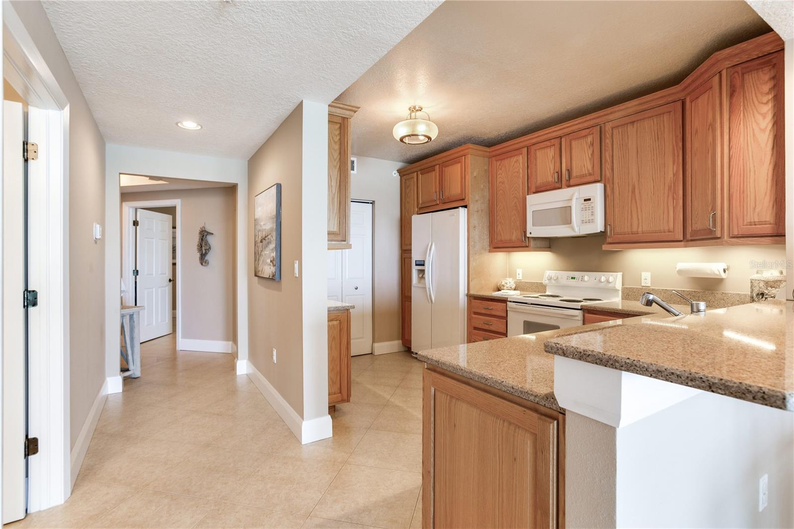 Image 38 of 81 For 16700 Gulf Boulevard 326