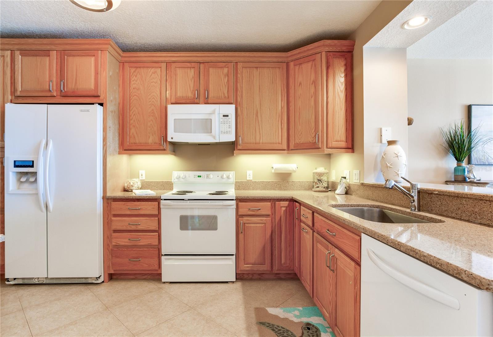 Image 40 of 81 For 16700 Gulf Boulevard 326