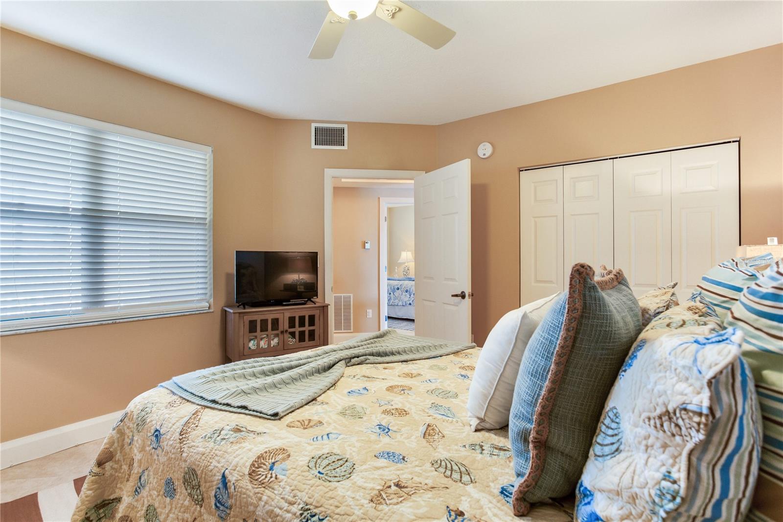Image 50 of 81 For 16700 Gulf Boulevard 326