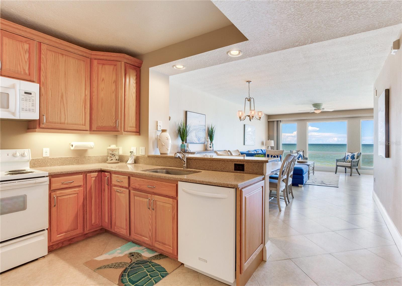 Image 9 of 81 For 16700 Gulf Boulevard 326