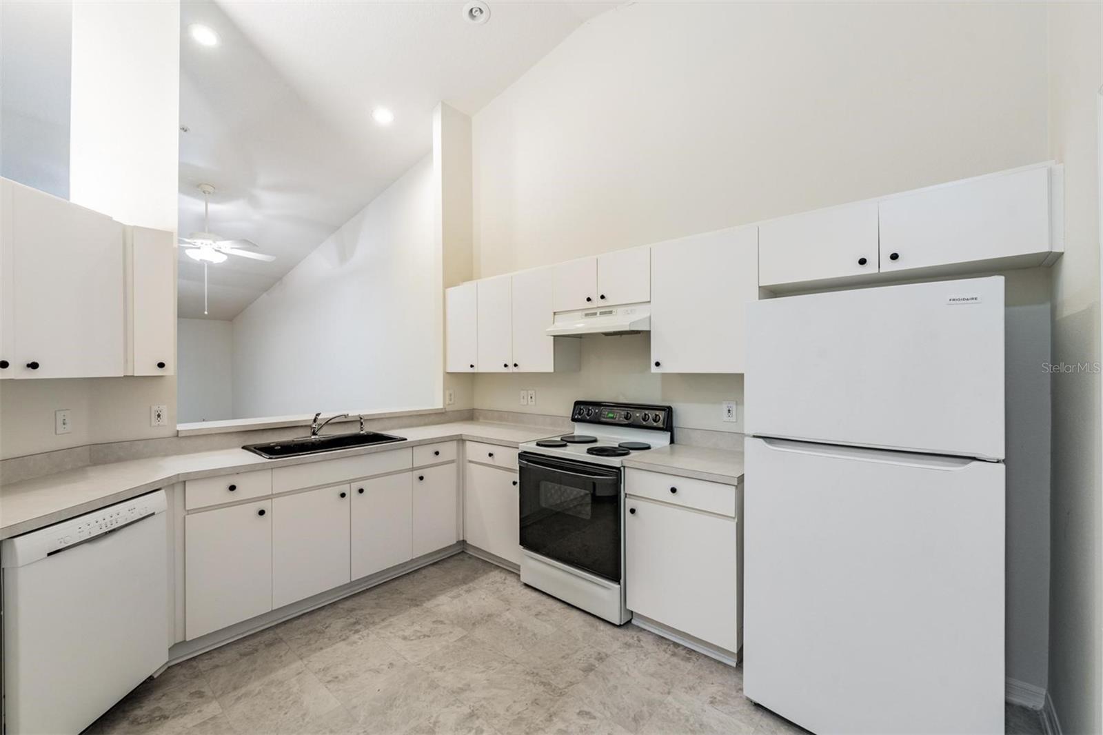 Image 11 of 39 For 8406 Terrace Meadows Court