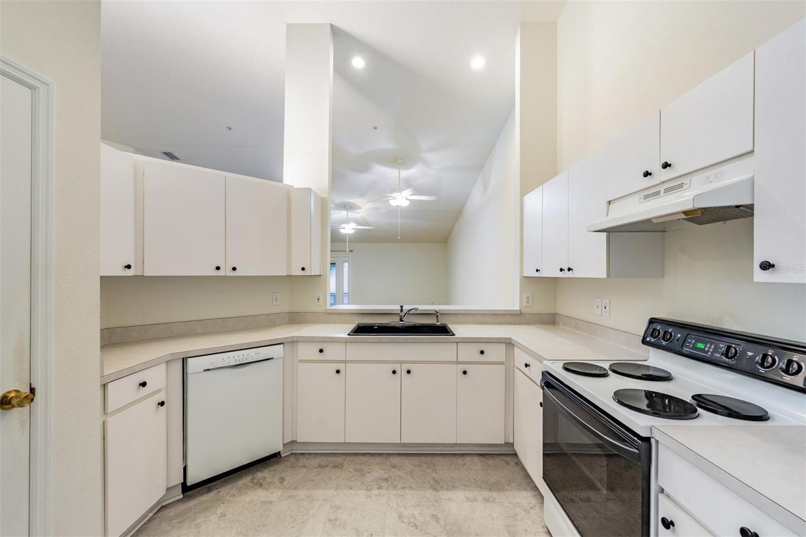 Image 12 of 39 For 8406 Terrace Meadows Court