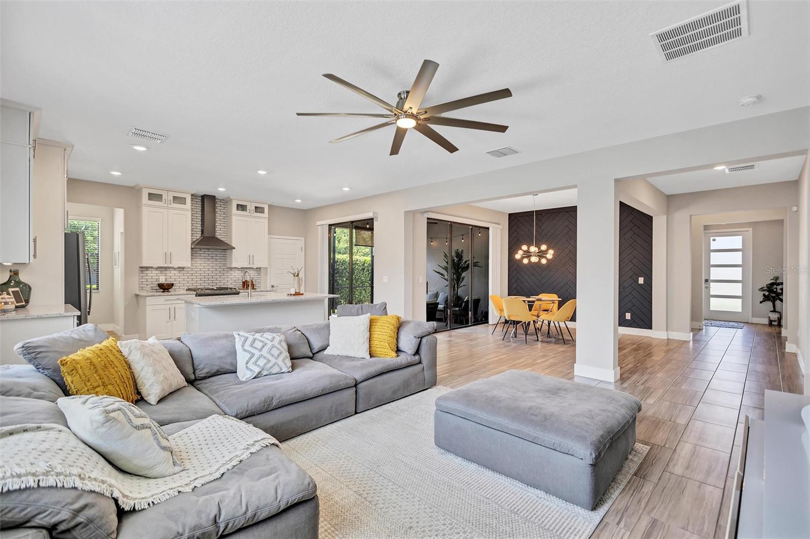 Listing photo id 8 for 17320 Boyscout Lane