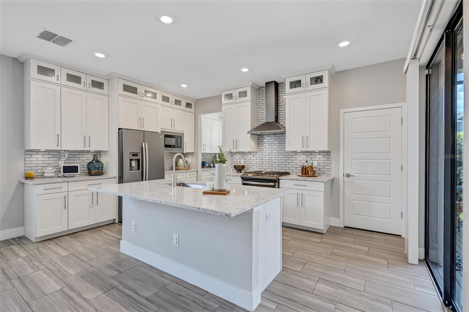 Listing photo id 9 for 17320 Boyscout Lane