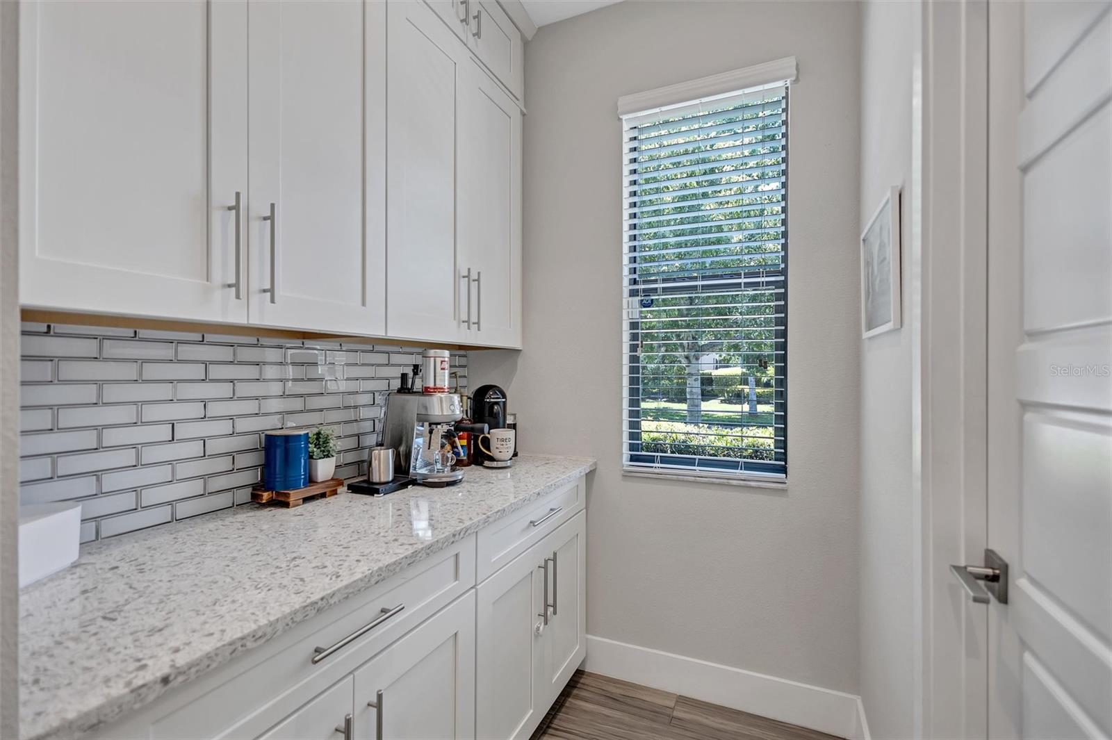 Listing photo id 15 for 17320 Boyscout Lane