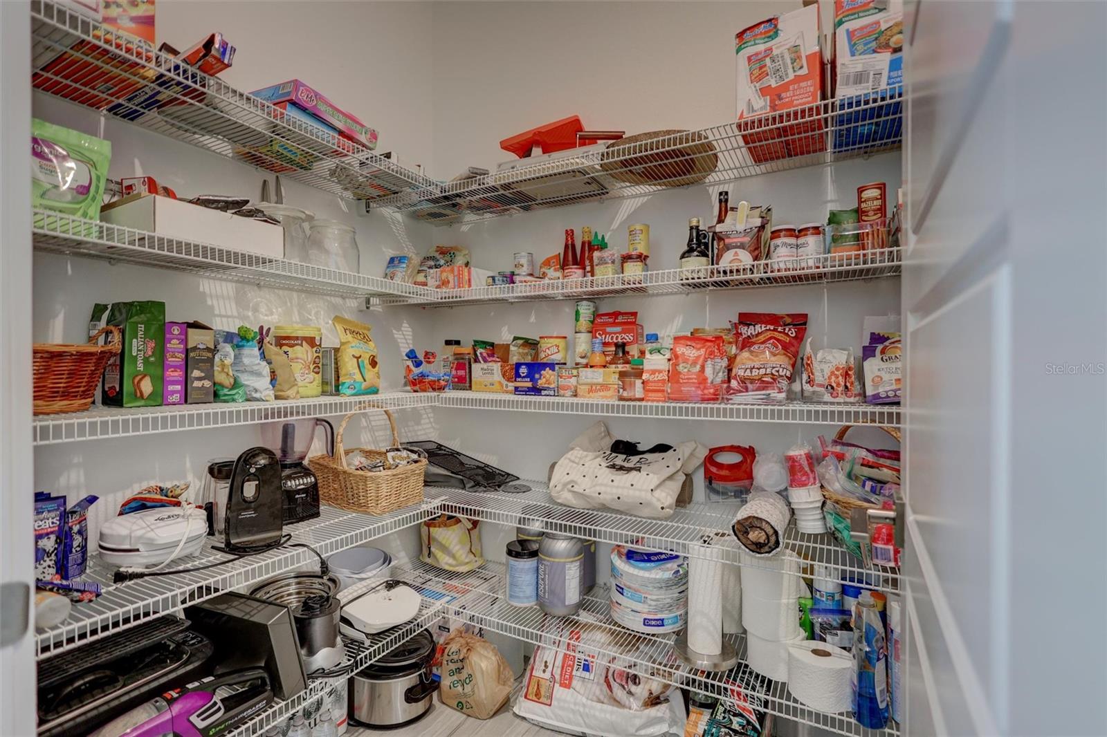 Listing photo id 16 for 17320 Boyscout Lane