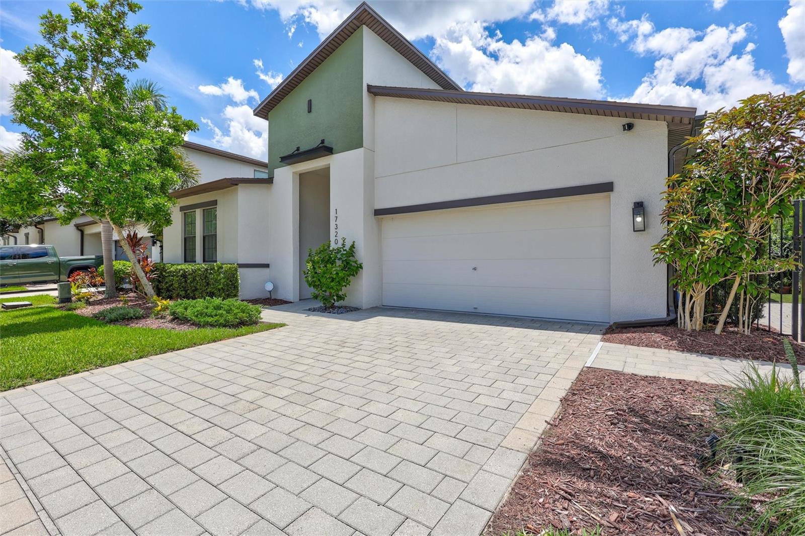 Listing photo id 0 for 17320 Boyscout Lane