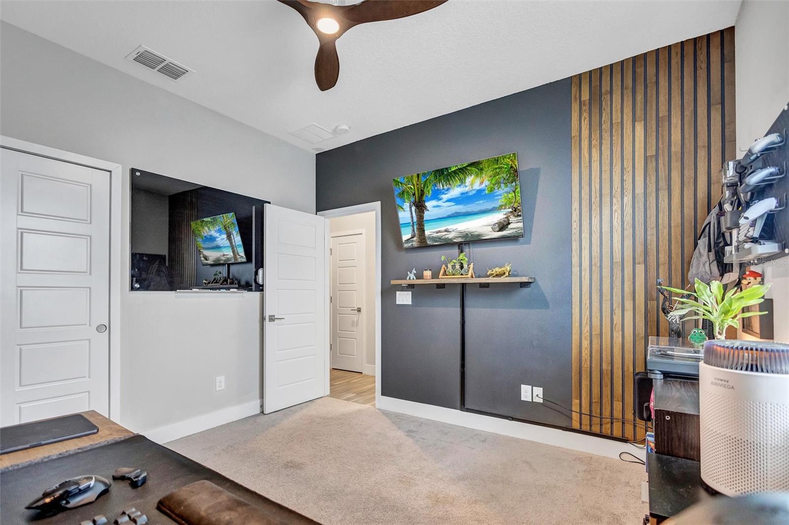 Listing photo id 25 for 17320 Boyscout Lane