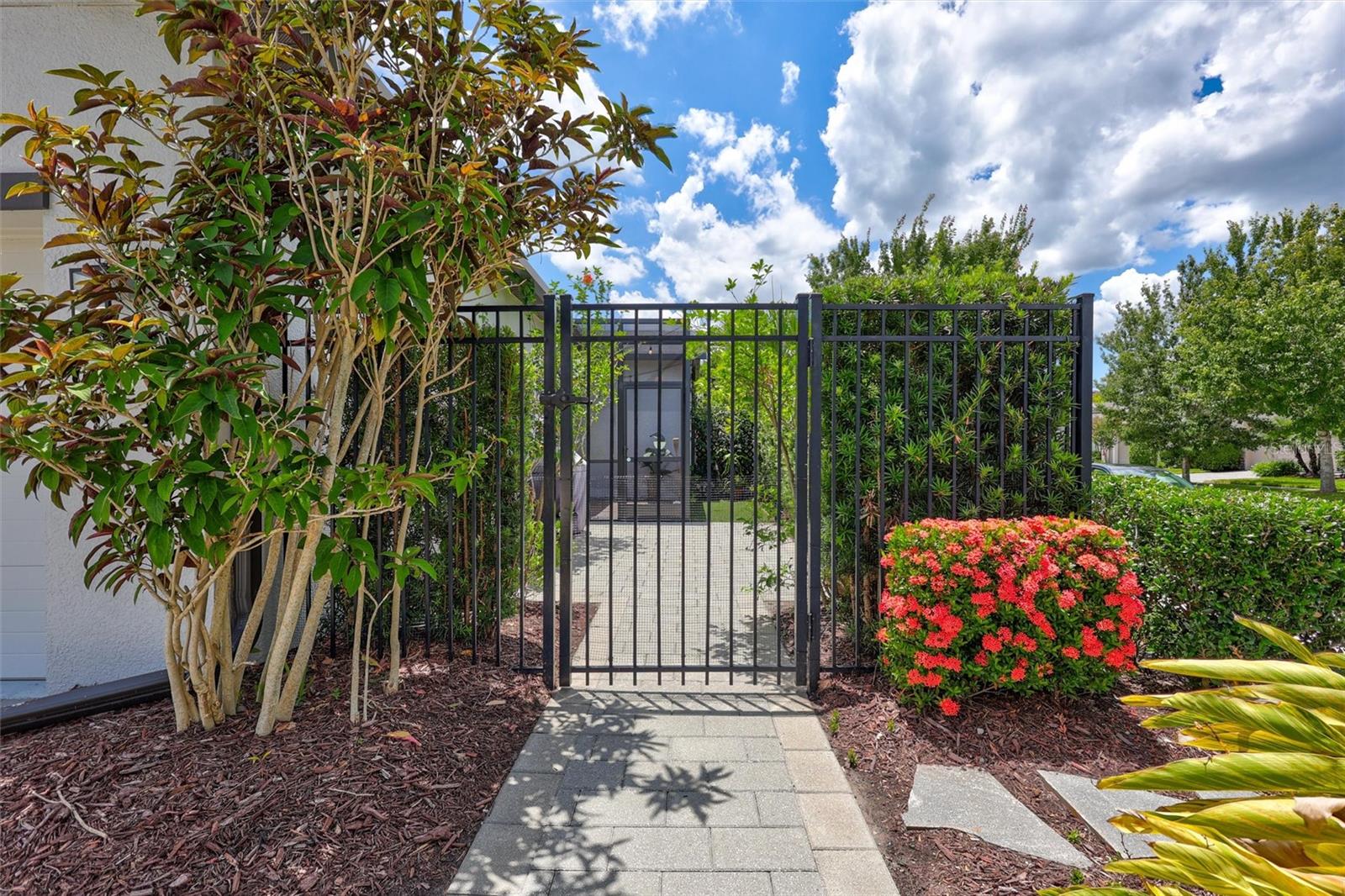 Listing photo id 1 for 17320 Boyscout Lane