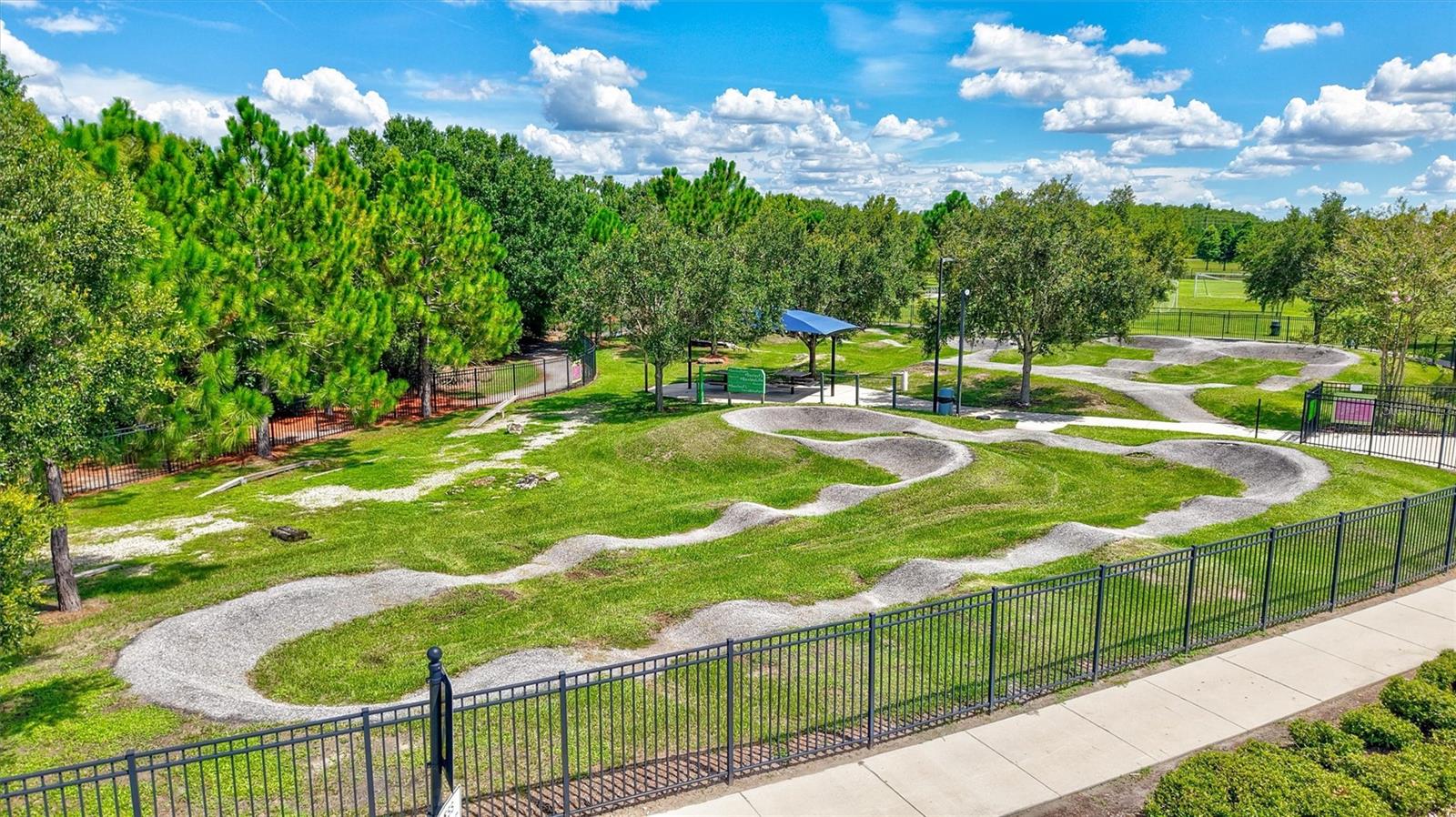 Listing photo id 31 for 17320 Boyscout Lane