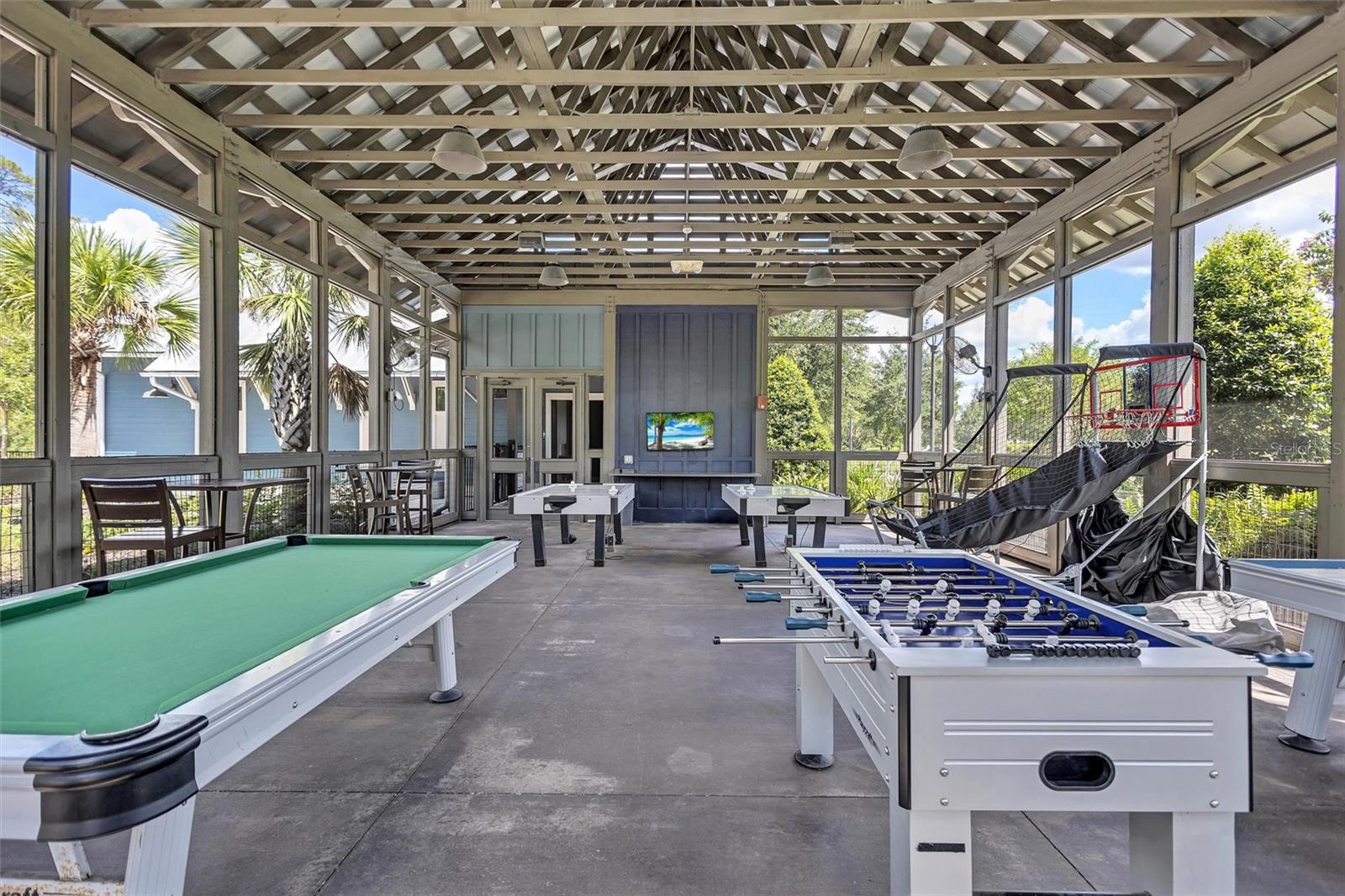 Listing photo id 35 for 17320 Boyscout Lane