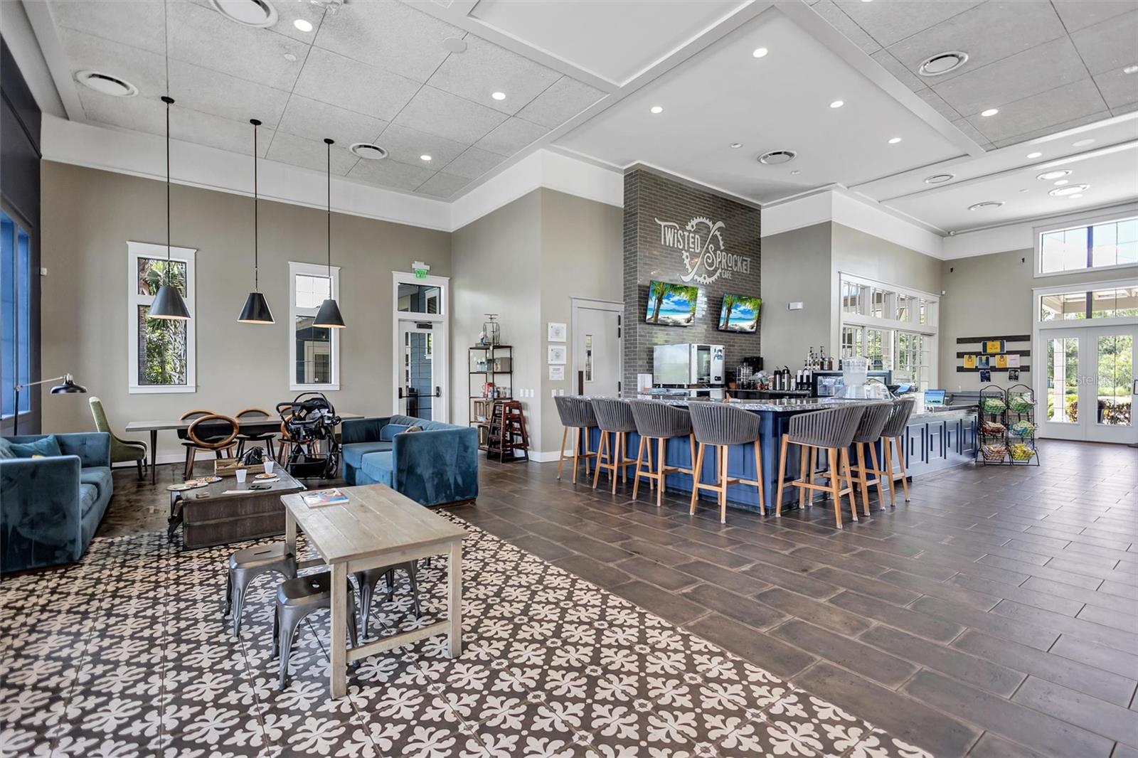 Listing photo id 38 for 17320 Boyscout Lane