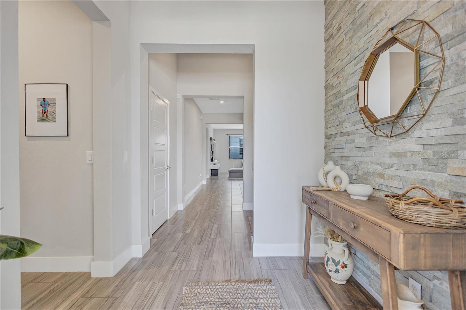 Listing photo id 3 for 17320 Boyscout Lane