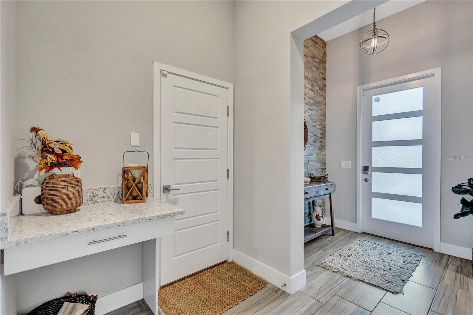 Listing photo id 4 for 17320 Boyscout Lane
