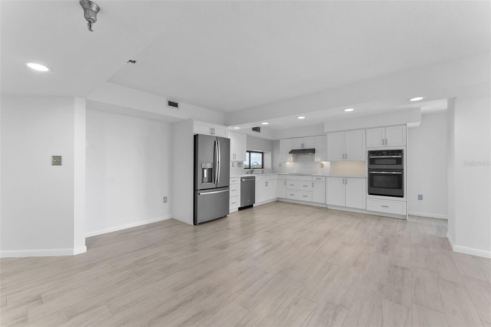 Image 10 of 37 For 2413 Bayshore Boulevard 1401