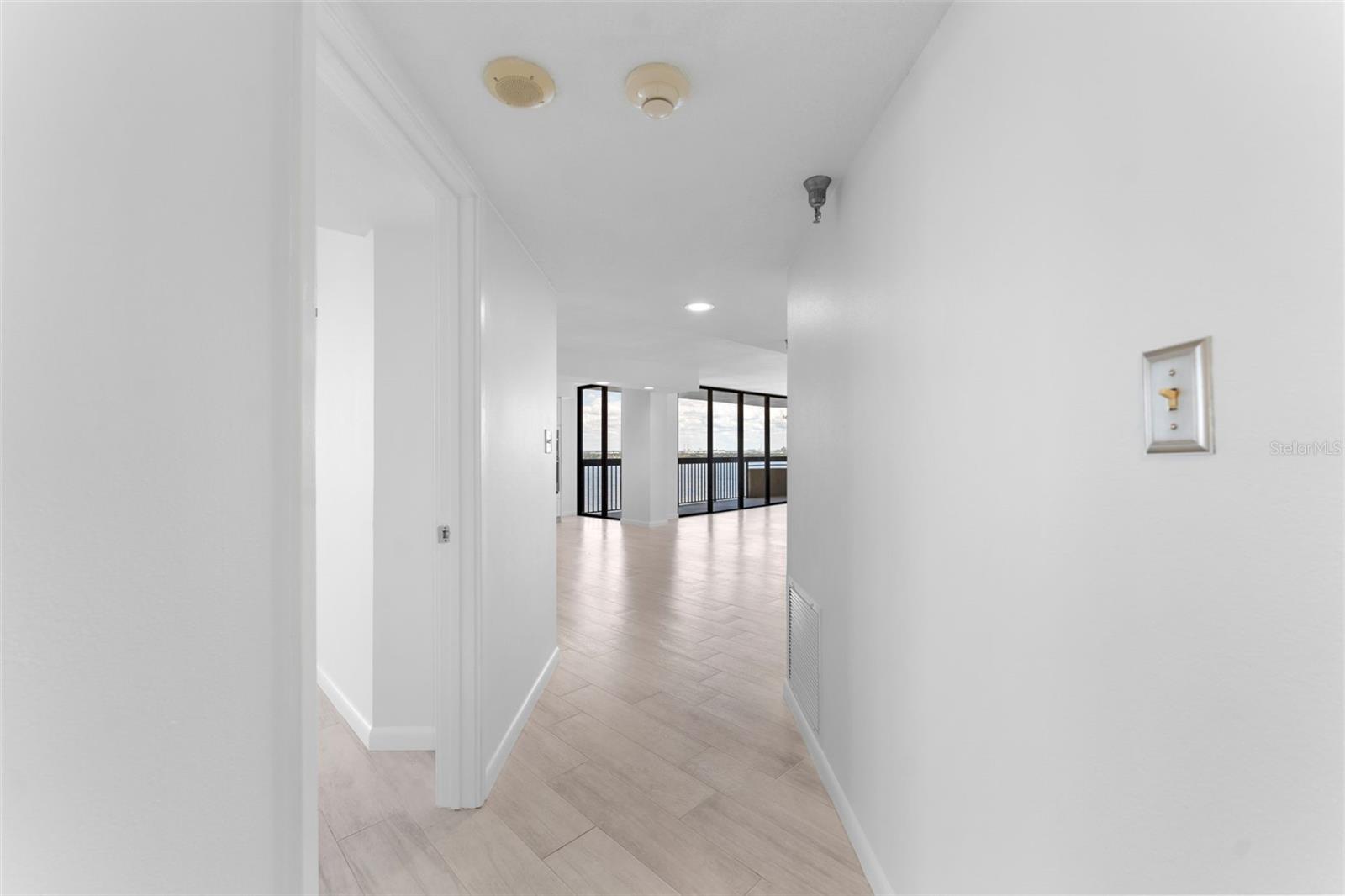 Image 15 of 37 For 2413 Bayshore Boulevard 1401