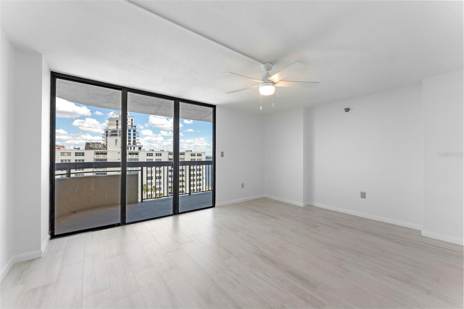 Image 16 of 37 For 2413 Bayshore Boulevard 1401