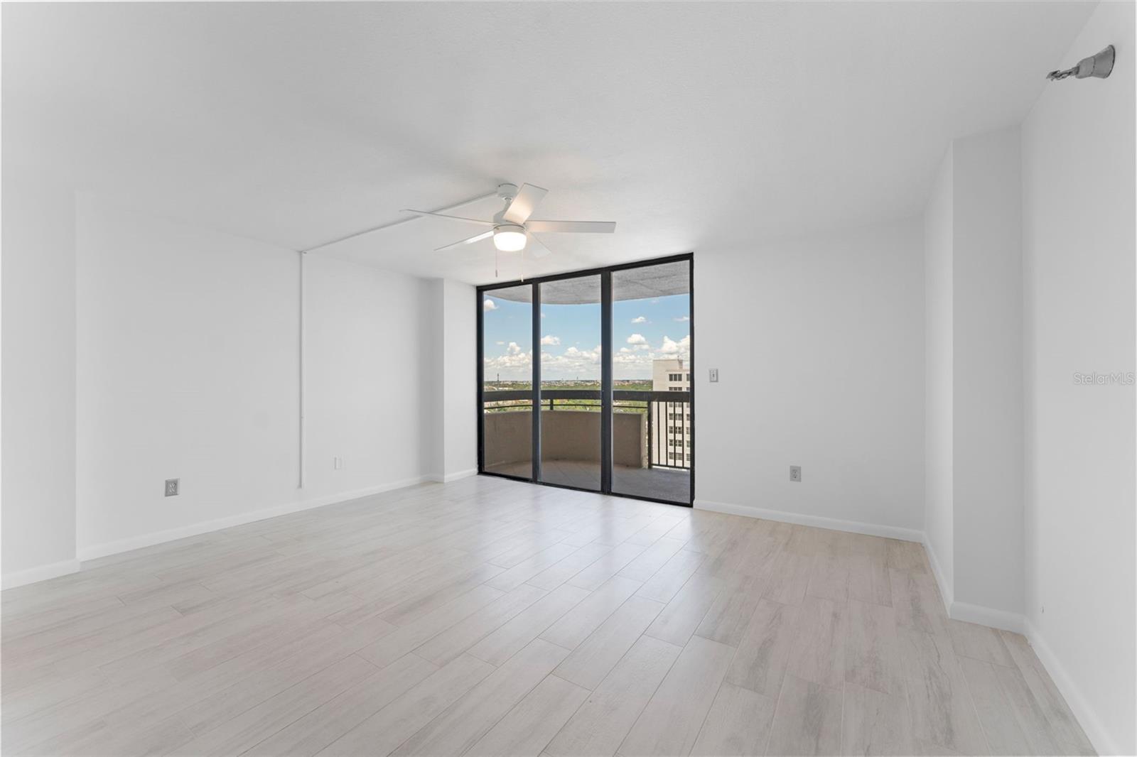 Image 17 of 37 For 2413 Bayshore Boulevard 1401