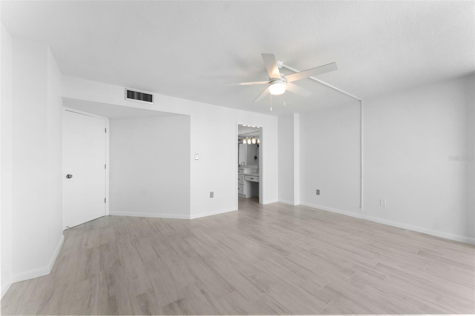 Image 18 of 37 For 2413 Bayshore Boulevard 1401