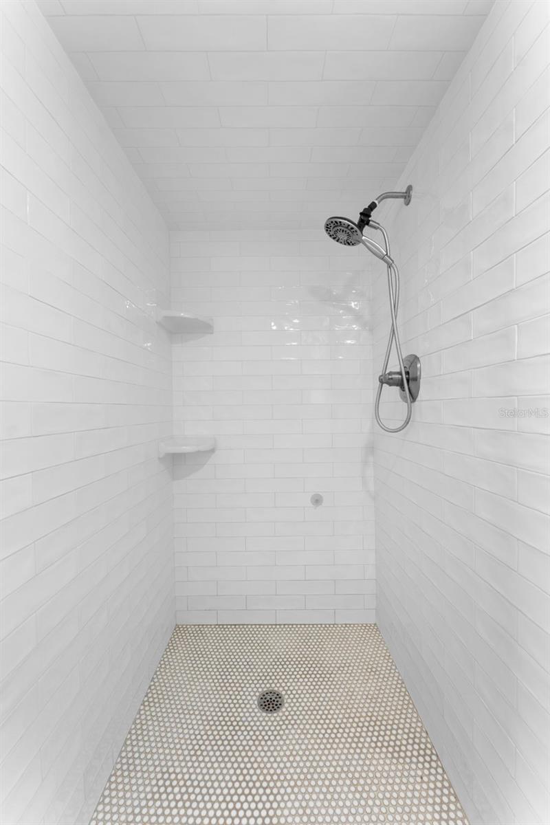 Image 21 of 37 For 2413 Bayshore Boulevard 1401