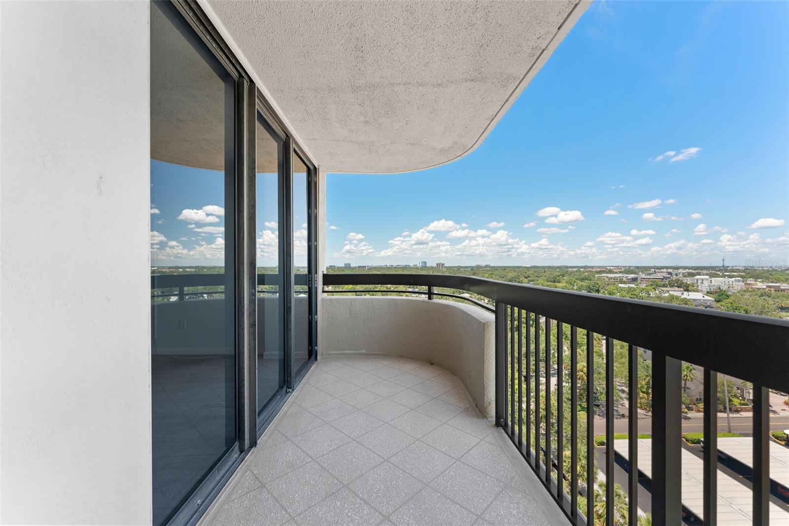 Image 24 of 37 For 2413 Bayshore Boulevard 1401