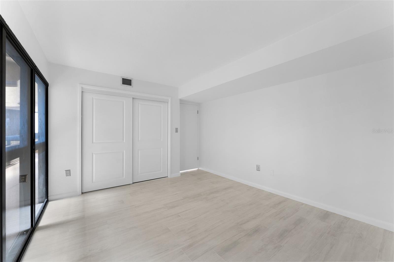 Image 26 of 37 For 2413 Bayshore Boulevard 1401