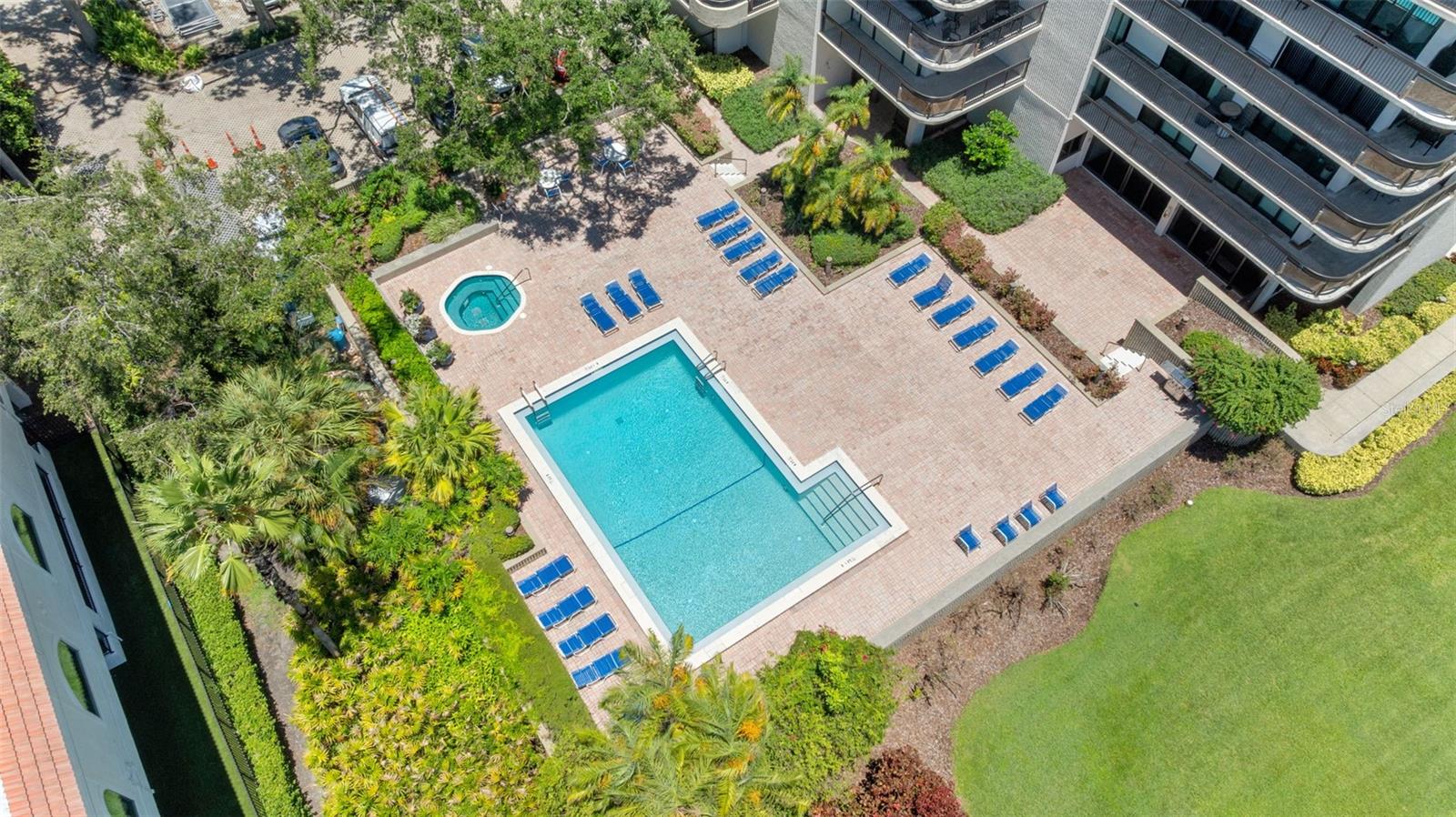 Image 30 of 37 For 2413 Bayshore Boulevard 1401